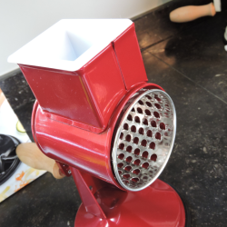 Drum grater red